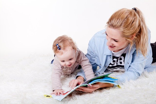 bebeklere kitap okumak